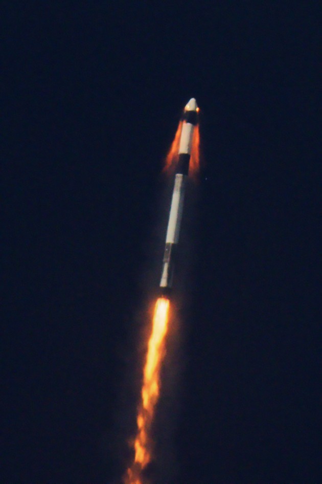 posle-uspeshnoto-lansiranje-so-raketata-falcon-9-crew-dragon-vtorpat-nosi-astronauti-do-megjunarodnata-vselenska-stanica-foto-video-04.jpg