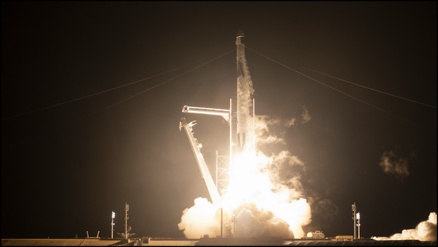 posle-uspeshnoto-lansiranje-so-raketata-falcon-9-crew-dragon-vtorpat-nosi-astronauti-do-megjunarodnata-vselenska-stanica-foto-video-08.jpg