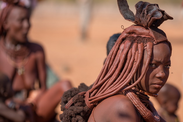 site-se-toples-zenite-imaat-seks-so-gostinot-interesni-fakti-za-najubavoto-afrikansko-pleme-himba-08.jpg