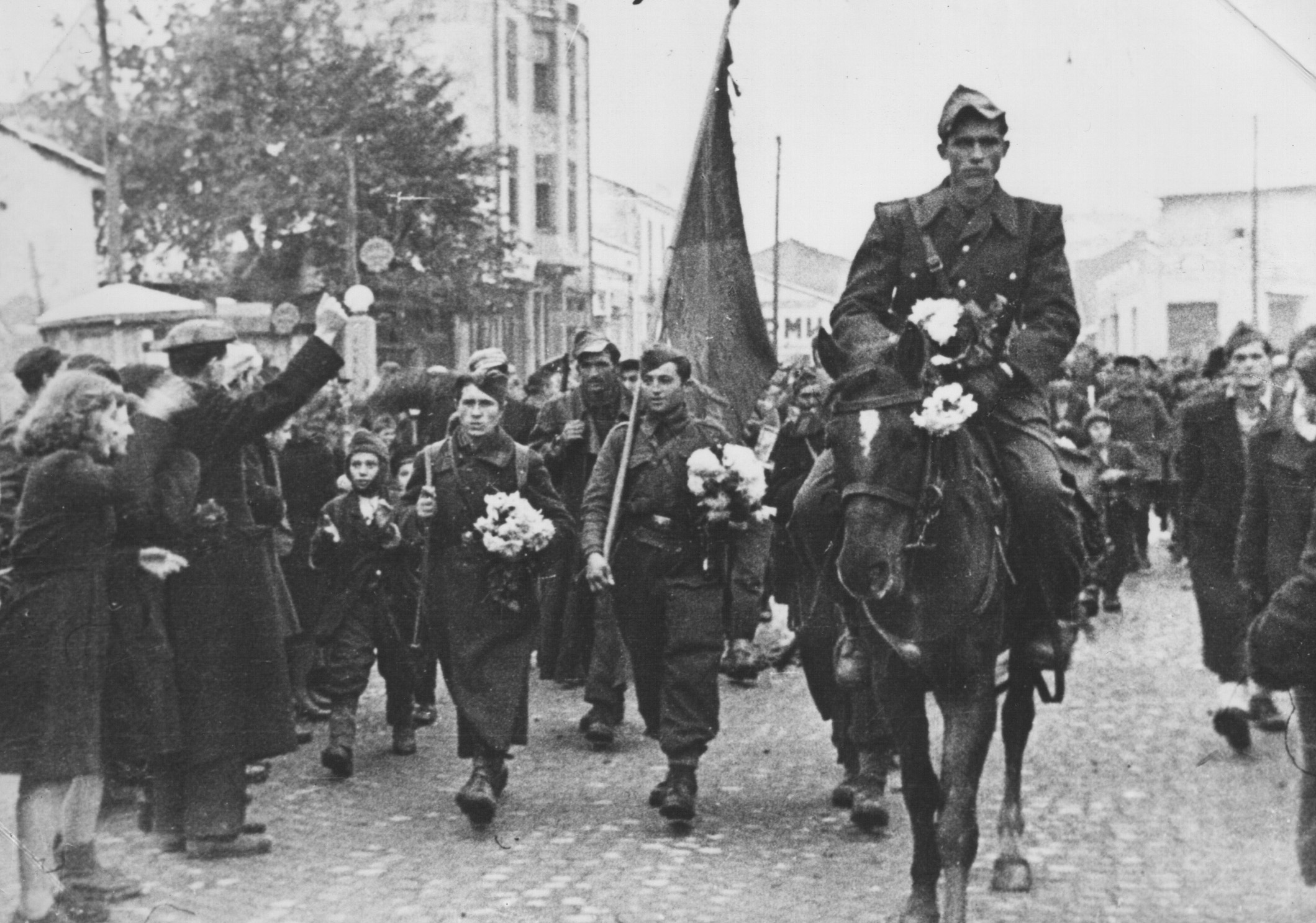 skopje-e-oslobodeno-skopje-e-radost-potsetuvanje-na-starite-vreminja-niz-nostalgichni-fotki-po-povod-13-ti-noemvri-02.jpg