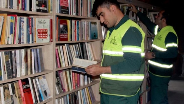 sobirachi-na-otpad-od-ankara-napravile-biblioteka-od-knigite-shto-lugjeto-gi-frlaat-02.jpg