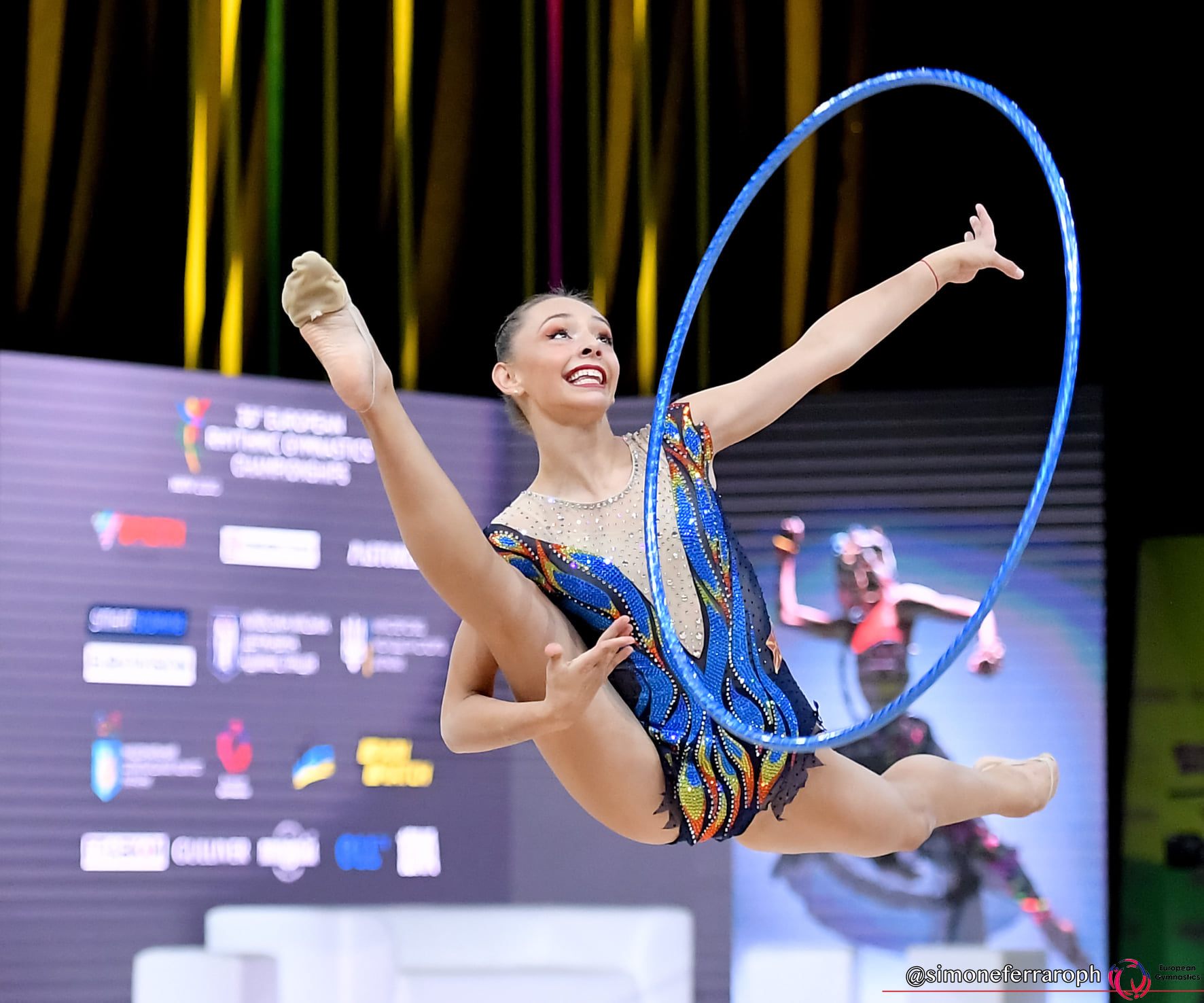 talentiranata-makedonka-rejchel-stojanov-so-izvonreden-performans-na-evropskoto-prvenstvo-vo-ritmichka-gimnastika-foto-video-7.jpg
