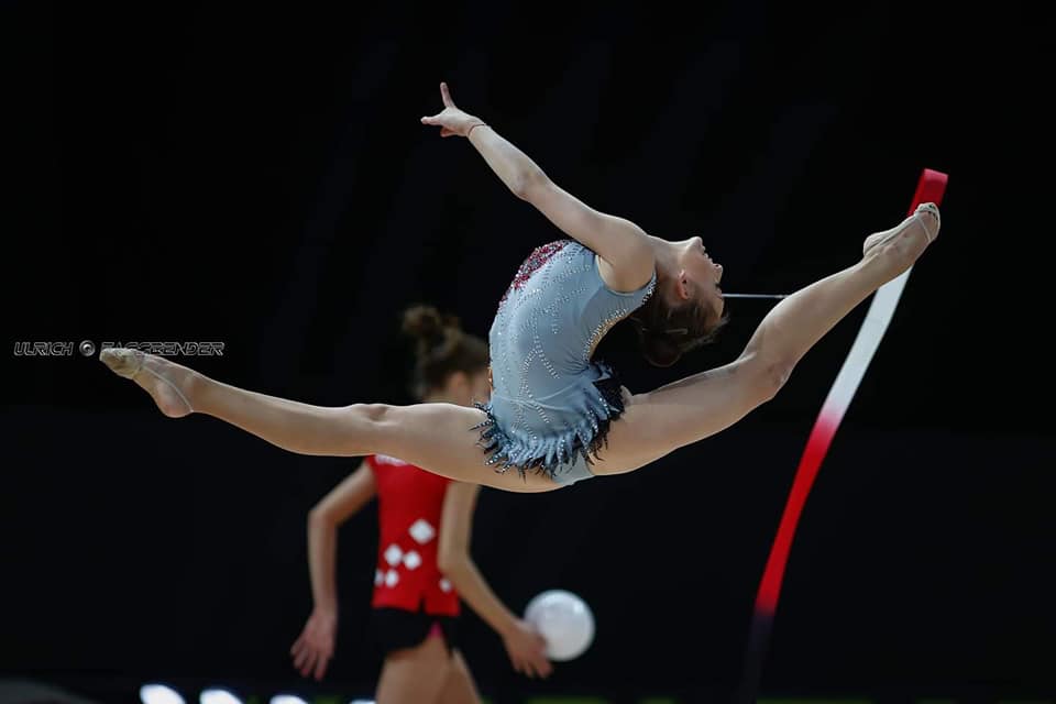 talentiranata-makedonka-rejchel-stojanov-so-izvonreden-performans-na-evropskoto-prvenstvo-vo-ritmichka-gimnastika-foto-video5.jpg