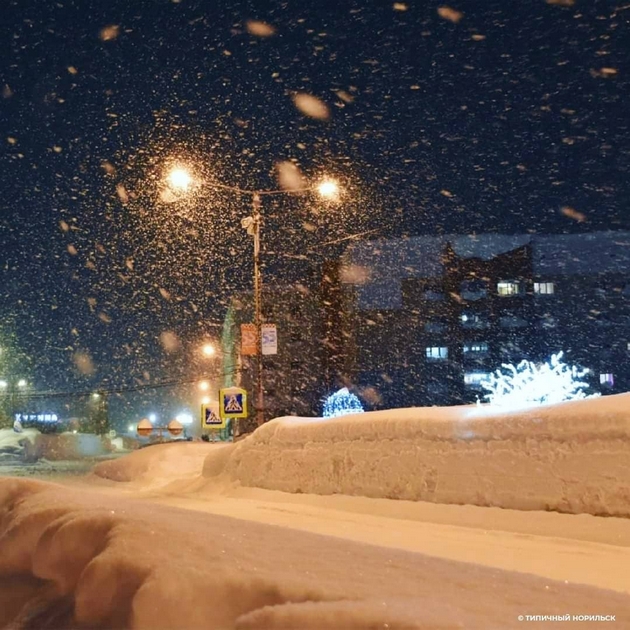 norilsk-najseverniot-grad-vo-rusija-izgleda-volshebno-posle-5-dnevnata-snezhna-bura-foto-03.jpg