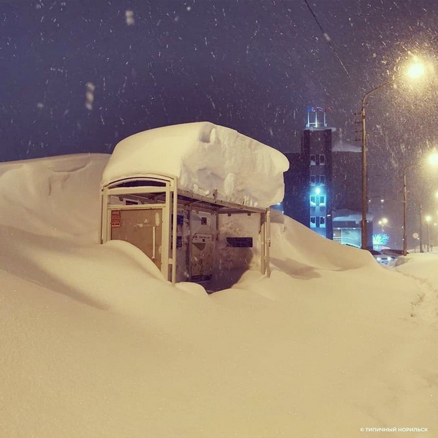 norilsk-najseverniot-grad-vo-rusija-izgleda-volshebno-posle-5-dnevnata-snezhna-bura-foto-05.jpg