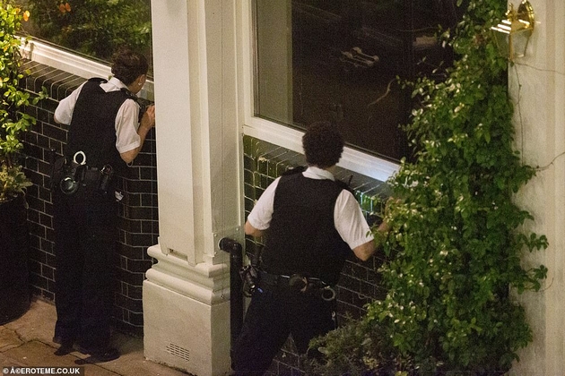 rita-ora-si-organizira-rodendenska-zabava-vo-restoran-ne-otvorale-na-policijata-gostite-vleguvale-od-zadnata-vrata-foto-06.jpg