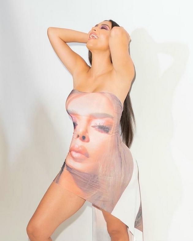 samo-kim-kardashijan-se-osmeluva-da-nosi-fustan-so-nejziniot-lik-03.jpg