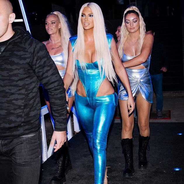 kim-kardashijan-so-rechisi-identichen-autfit-kako-jelena-karleusha-foto-04.jpg