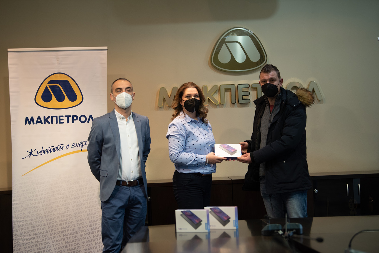 makpetrol-ad-skopje-so-donacija-na-tableti-vo-vrednost-od-nad-6-milioni-denari-za-uchenicite-vo-osnovnite-uchilishta04.jpeg