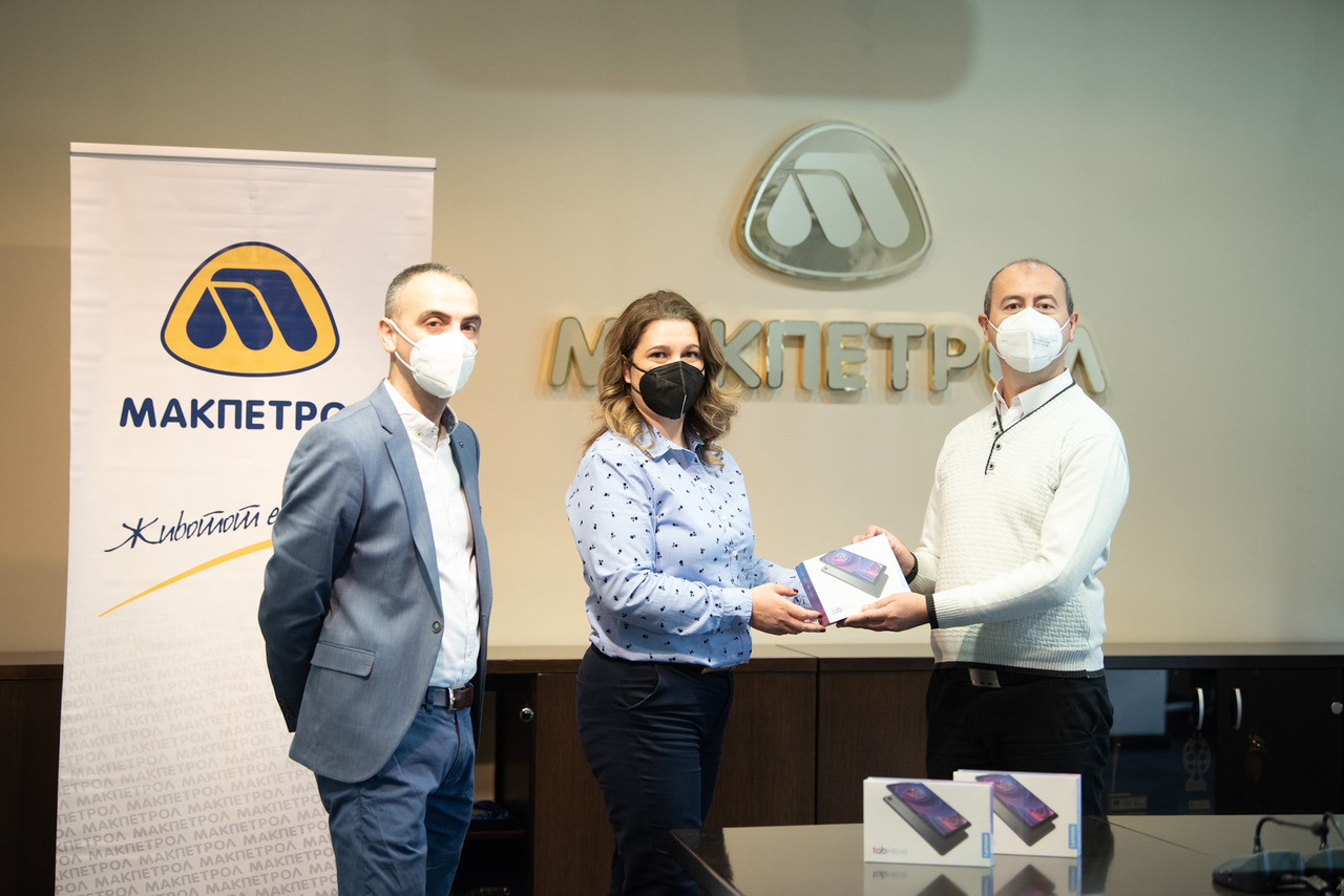 makpetrol-ad-skopje-so-donacija-na-tableti-vo-vrednost-od-nad-6-milioni-denari-za-uchenicite-vo-osnovnite-uchilishta2.jpeg