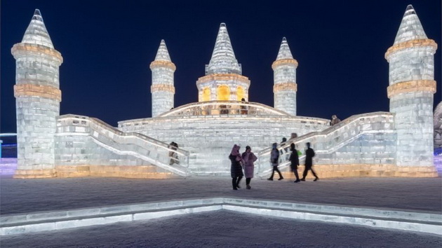 najgolemiot-festival-na-sneg-i-mraz-vo-svetot-scena-kako-od-zimska-bajka-foto-video-06.jpg