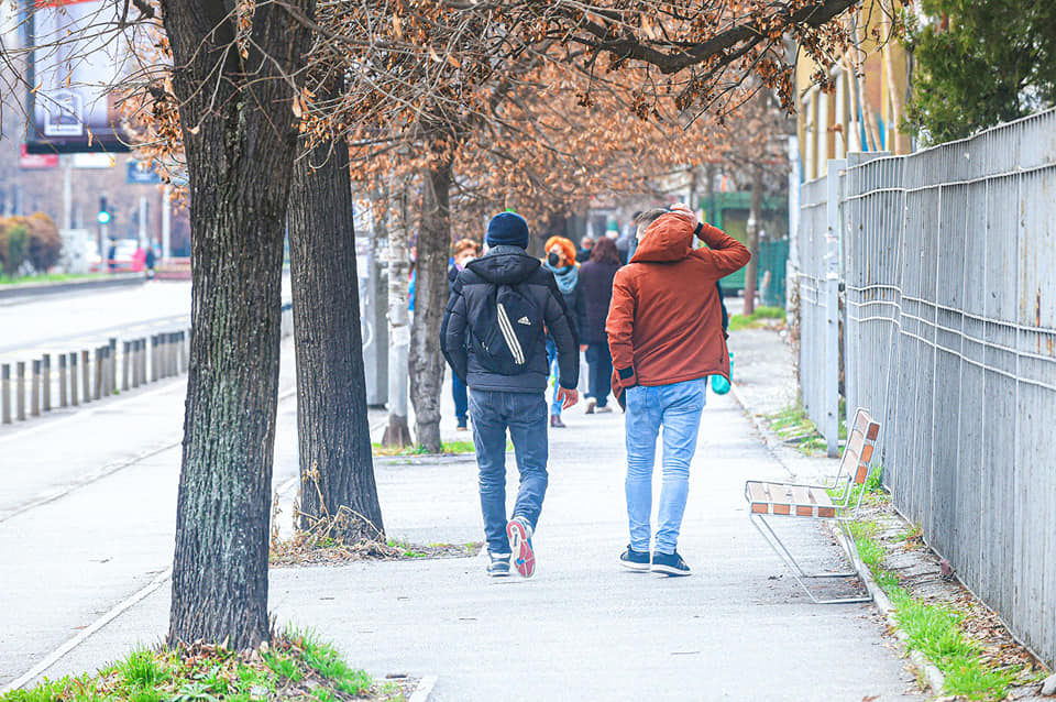 novi-urbani-klupi-na-250-lokacii-niz-skopje-na-nekoi-od-niv-odmara-i-berni-foto-17.jpg