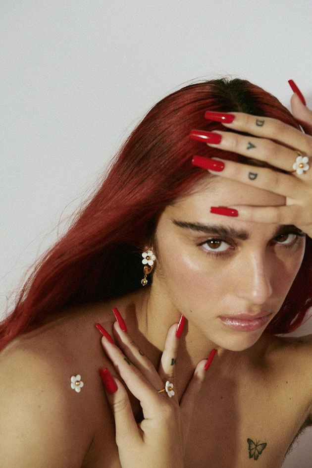kjerkata-na-madona-povtorno-so-neizbricheni-pazuvi-ovojpat-vo-modna-kampanja-na-marc-jacobs-07.jpg