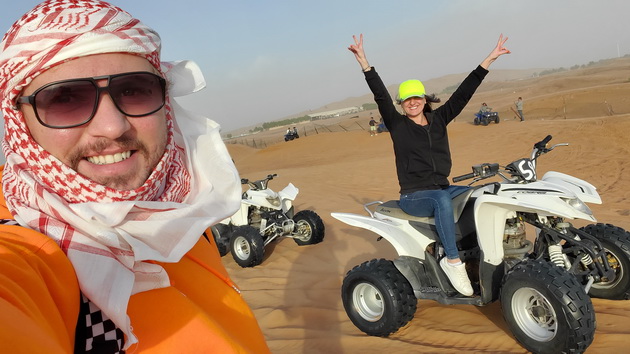 daniela-stankovska-za-dubai-od-burdj-kalifa-go-vidov-najubavoto-zajdisonce-izmrznav-srede-pustina-na-dozhd-02.jpg