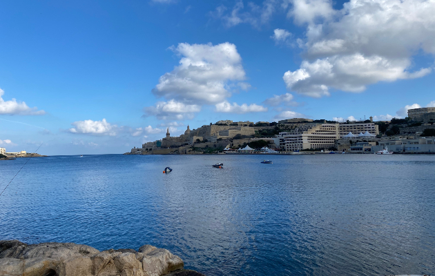 ivana mladenovska sakav da ziveam vo drzava kade mozev da napreduvam vo karierata no i da ima mediteranska klima i taka zavrsiv na malta 13