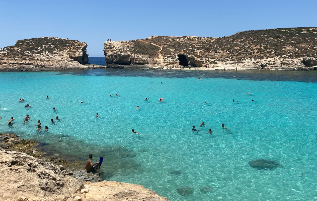 ivana mladenovska sakav da ziveam vo drzava kade mozev da napreduvam vo karierata no i da ima mediteranska klima i taka zavrsiv na malta 13