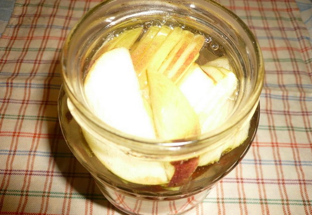 jabolkova-voda-so-cimet-detoks-pijalak-so-0-kalorii-3.jpg