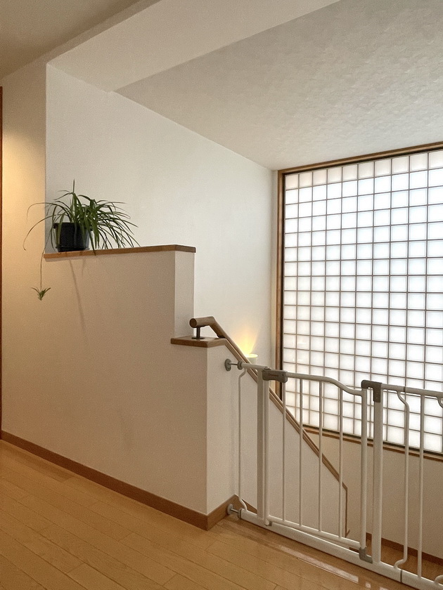 na-gosti-kaj-sanja-vo-japonija-minimalistichki-ureden-stan-od-201m2-na-dve-nivoa-foto-19.jpg
