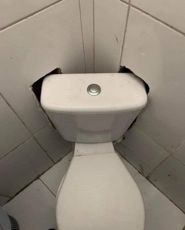 toalet-bez-privatnost-i-ushte-10-katastrofalni-dizajni-na-banji-09.jpg