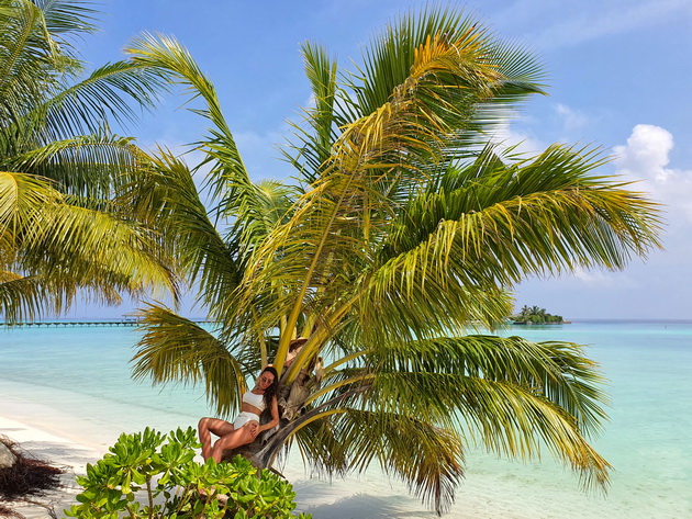mimi-anastasova-za-prestojot-na-maldivi-pod-bungaloviot-ni-plivaa-ajkuli-navecher-a-najmnogu-turisti-imashe-od-rusija-17.jpeg