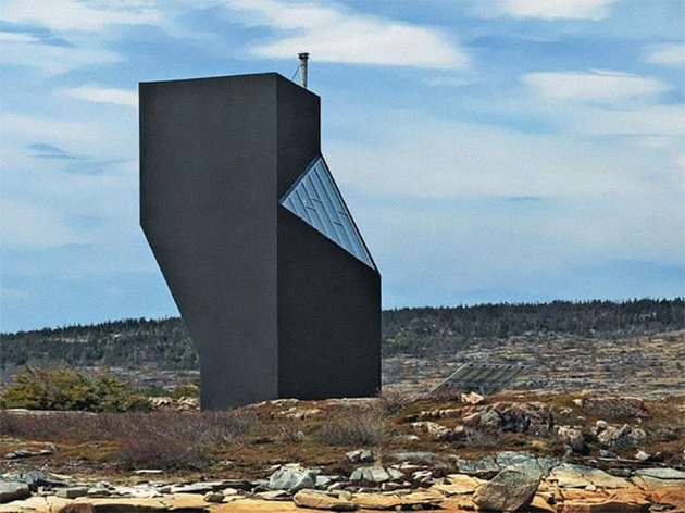 koliba-shto-visi-kukja-vo-forma-na-toaletna-shkolka-fejsbuk-korisnici-gi-spodeluvaat-najgrdite-gradbi-vo-svetot-foto-09.jpg