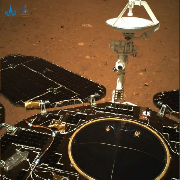 objaveni-prvite-marsovski-fotki-od-kineskiot-rover-zhurong-koj-kje-ja-istrazhuva-povrshinata-na-mars-foto-03.jpg