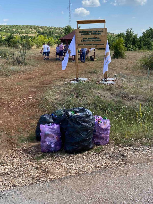 eko-akcija-na-skopskite-badnikari-05.JPG