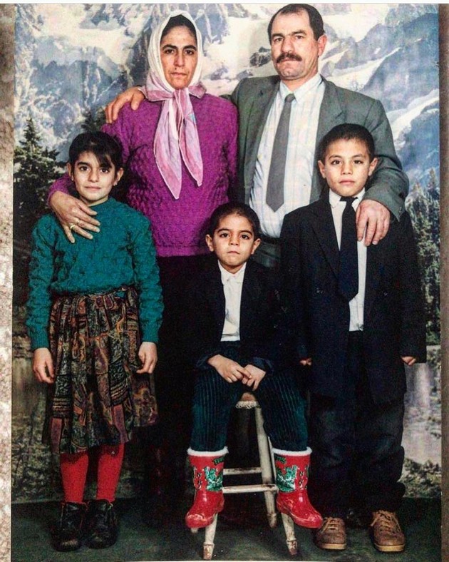 nema-zavrsheno-osnovno-tatko-e-na-devet-deca-koj-e-nusret-gokche-popoznat-kako-salt-bae-04.JPG