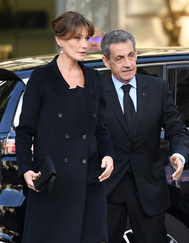 nikola-sarkozi-so-nekogashnata-najubava-prva-dama-vo-svetot-karla-bruni-na-plazha-foto-03.jpg