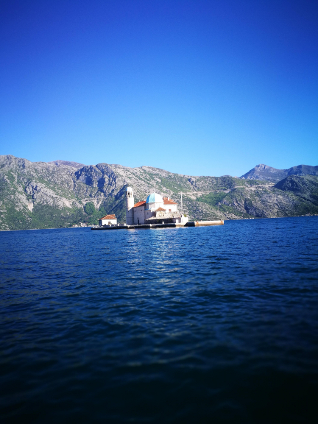 se-zaljubiv-vo-kotor-smaragdata-morska-voda-nedoprenata-prirodna-ubavina-i-sharmot-na-stariot-grad-14.jpg