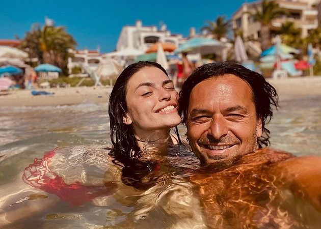 adelina-tahiri-so-vlechki-i-chorapi-lina-pejovska-i-darko-dimitrov-na-odmor-shto-pravat-makedonskite-dzvezdi-na-instagram-denovive-02.jpg