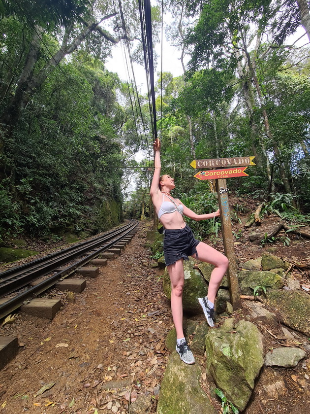daniela-gjurovska-ja-posetivme-najgolemata-favela-vo-rio-de-zhaneiro-vo-brazil-gi-vidov-najubavite-plazhi-dosega-19.jpg