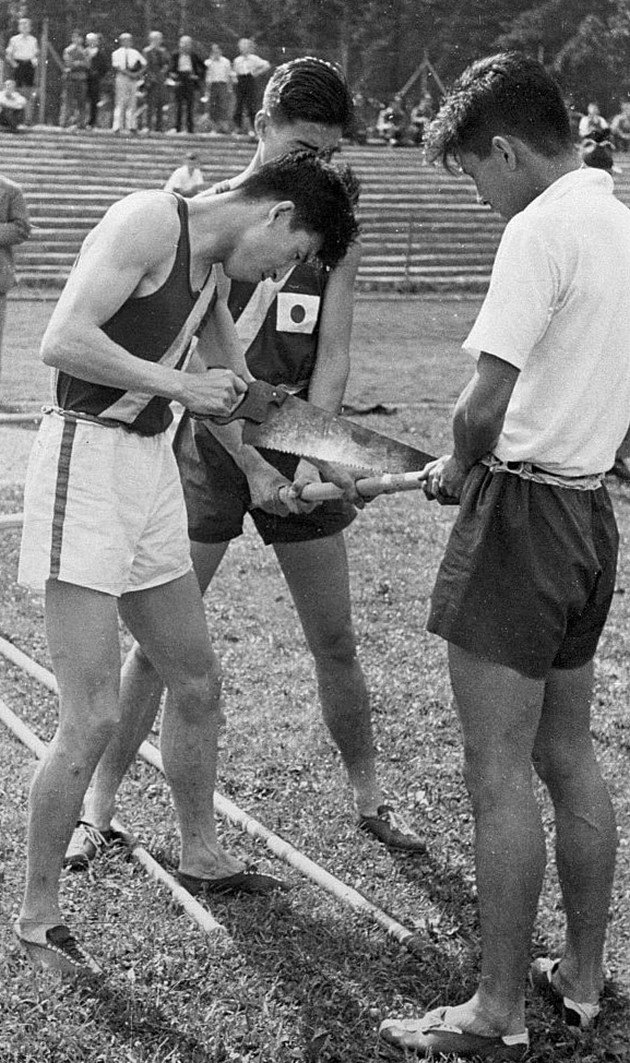 olimpiski-natprevaruvachi-vo-1936-godina-gi-spoile-medalite-vo-medal-na-prijatelstvoto-bidejkji-imale-isti-rezultati-04.JPG