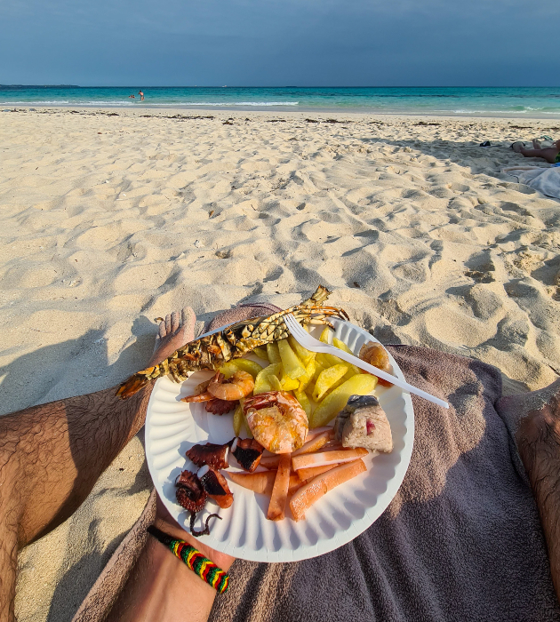 zanzibar prijatni lokalci zelki stari i po 100 godini djungla so zacini i indiski okean 1 copy