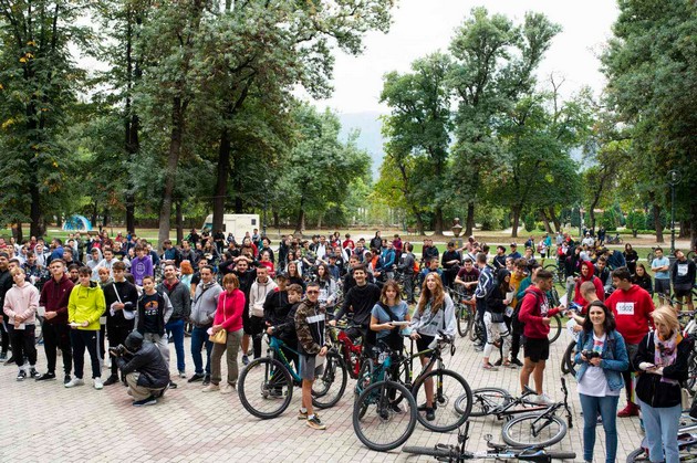 velosipedsko-defile-niz-skopje-po-povod-denot-bez-avtomobili-01.JPG