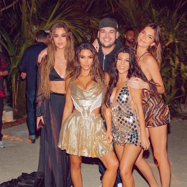 bivshata-mu-se-zakanuvala-so-pishtol-bil-zavisen-od-hrana-zoshto-bratot-na-kardashijans-se-povleche-od-javnosta-06.JPG