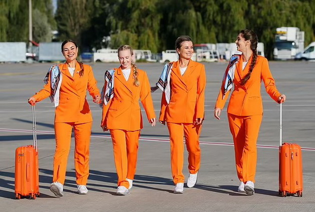 bravo-stjuardesi-vo-ukraina-namesto-zdolnishta-i-visoki-potpetici-kje-nosat-patiki-i-pantaloni-08.jpg