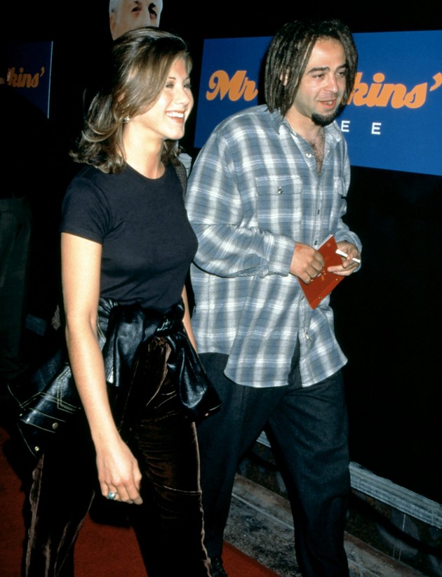 dva-razvodi-i-mnogu-neuspeshni-vrski-koi-se-bivshite-momchinja-na-dzhenifer-aniston-04.JPG
