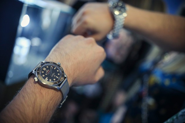 no-time-to-die-noviot-omega-chasovnik-kje-broi-vreme-na-novi-zaednichki-momenti-04.JPG