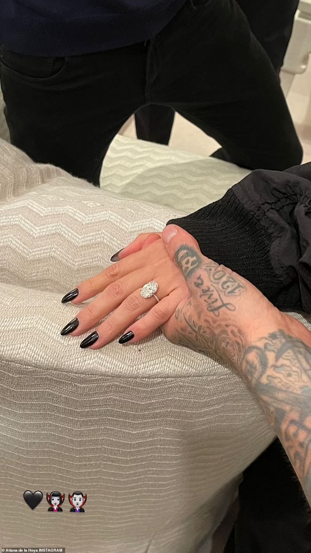 romantichno-zaprosuvanje-so-ogromen-dijamantski-prsten-kortni-kardashijan-i-trevis-barker-se-verija-po-nepolna-godina-zaedno-foto-video06.JPG
