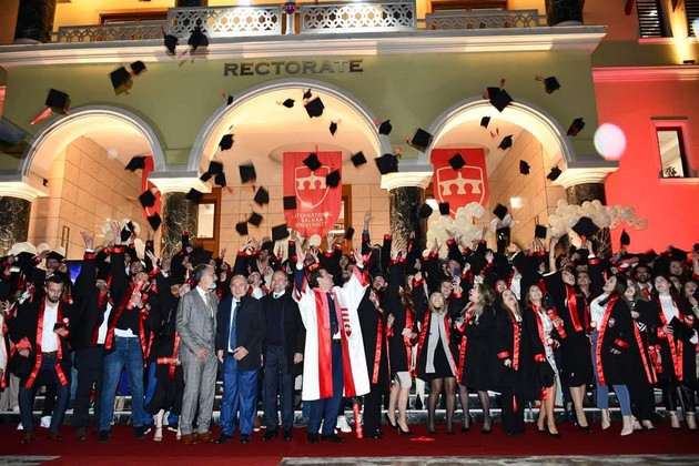 svecheno-dodeleni-diplomite-na-diplomiranite-studenti-od-megjunarodniot-balkanski-univerzitet-01.JPG