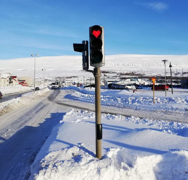 frizer-vo-makedonija-potstrizhuva-detence-na-parking-i-ushte-17-voodushevuvachki-sceni-od-zemjite-niz-evropa-foto-11.jpg