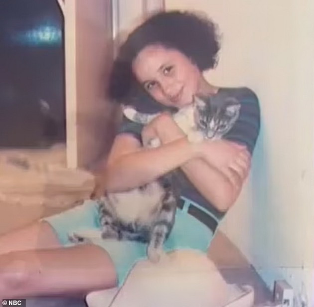 megan-markl-se-odnesuva-bizarno-srede-ulica-vo-los-andzheles-po-naredba-na-elen-dedzheneris-spodeli-nova-fotka-od-sinot-archi-foto-video-06.jpg