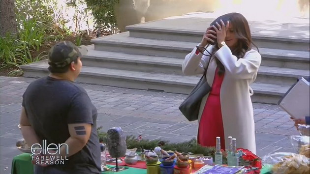 megan-markl-se-odnesuva-bizarno-srede-ulica-vo-los-andzheles-po-naredba-na-elen-dedzheneris-spodeli-nova-fotka-od-sinot-archi-foto-video-10.jpg