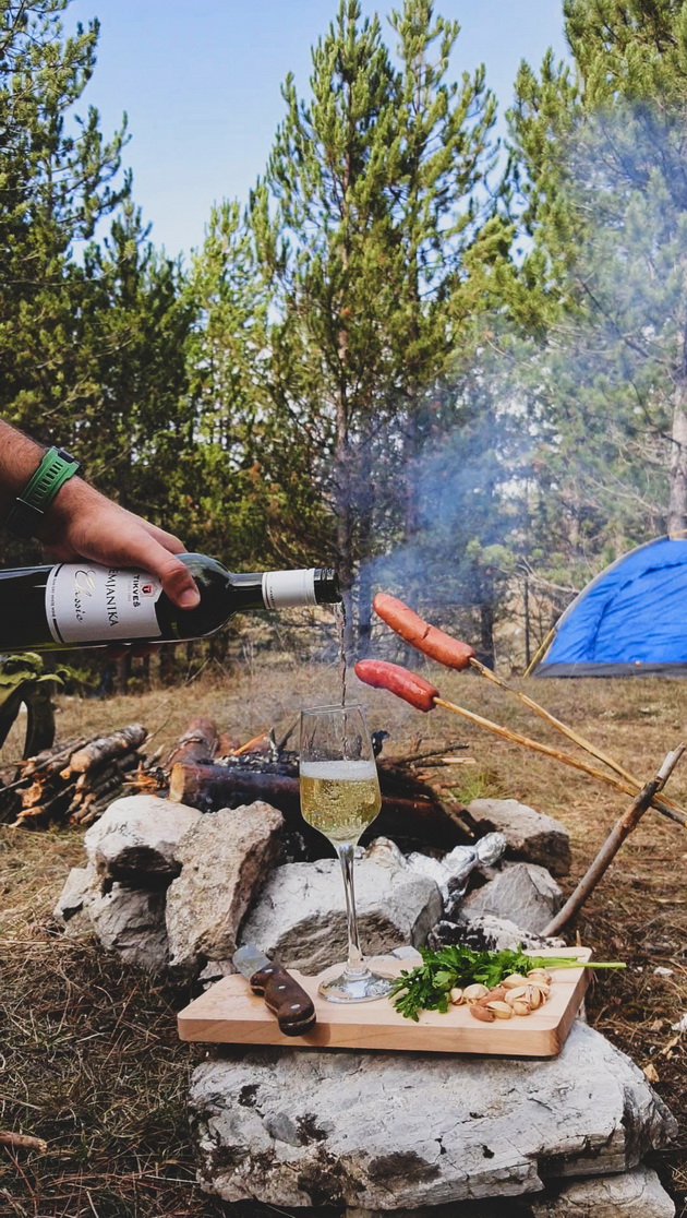 par-spodeluva-kampersko-iskustvo-od-kozjak-pechevme-kolbasi-na-stapchinja-uzhivavme-vo-rozovoto-nebo-15.jpeg