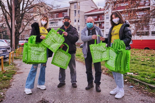 da-ja-zachuvame-zhivotnata-sredina-podeleni-biorazgradlivi-torbi-vo-naselbata-gjorche-petrov-04.jpg