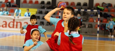 gjorgonoski-sozdavame-uslovi-sekoe-dete-da-gi-pokazhe-svoite-afiniteti-i-razvie-svojot-talent-kon-rakometot-01_400x180.jpg