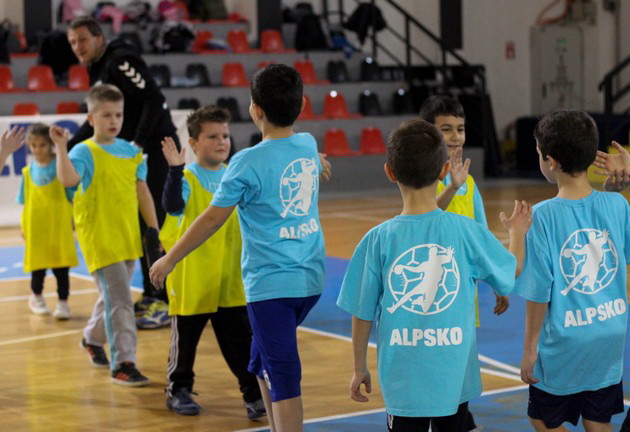 gjorgonoski-sozdavame-uslovi-sekoe-dete-da-gi-pokazhe-svoite-afiniteti-i-razvie-svojot-talent-kon-rakometot-02.jpg
