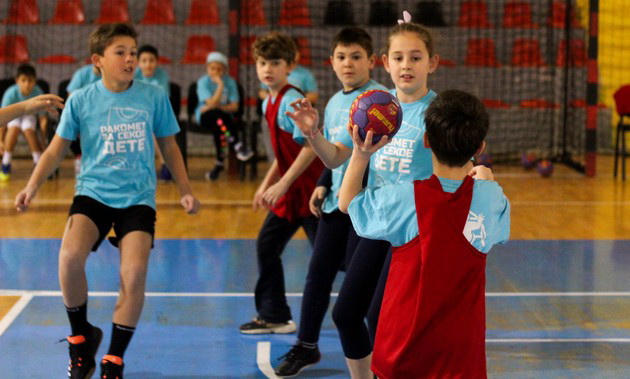 gjorgonoski-sozdavame-uslovi-sekoe-dete-da-gi-pokazhe-svoite-afiniteti-i-razvie-svojot-talent-kon-rakometot-04.jpg