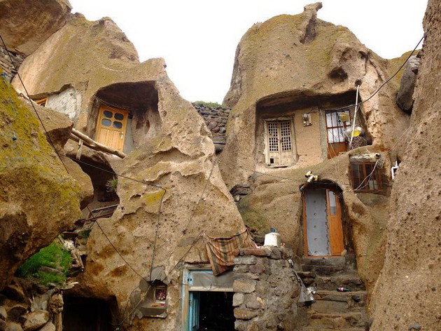 iranska-kapadokija-unikatno-selo-kade-shto-zhitelite-zhiveat-vo-izdlabeni-vulkanski-karpi-foto-14.jpg